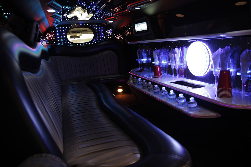 What to Expect From a Chicago Limo Service